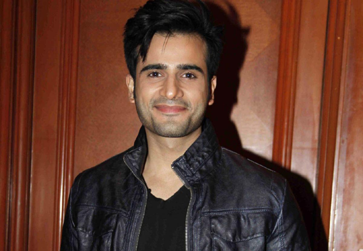 Karan Tacker to recite poem for Sunidhi